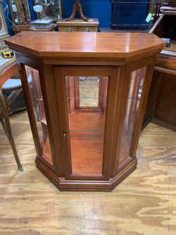 6 Sided Lighted Curio Cabinet 