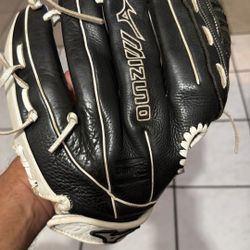 Softball Mizuno Glove 12”