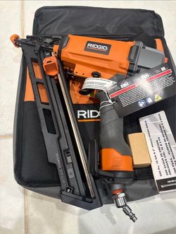 Ridgid 15ga  pneumatic angled finish nailer