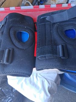 2 knee braces. Free