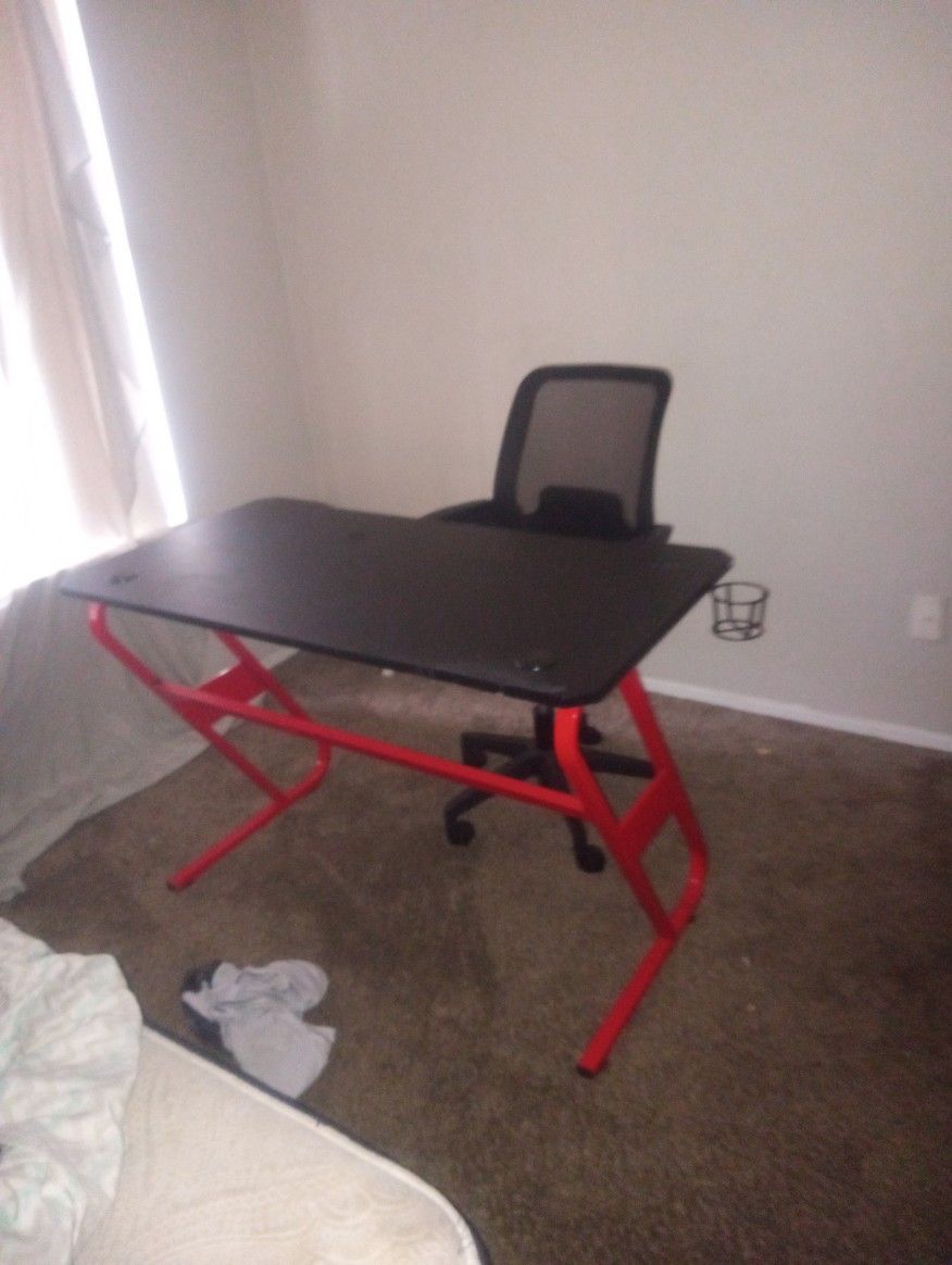 Game Desk And Chair 