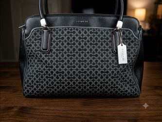 Authentic Coach Madison Needlepoint Kimberly Carryall - Excellent Condition