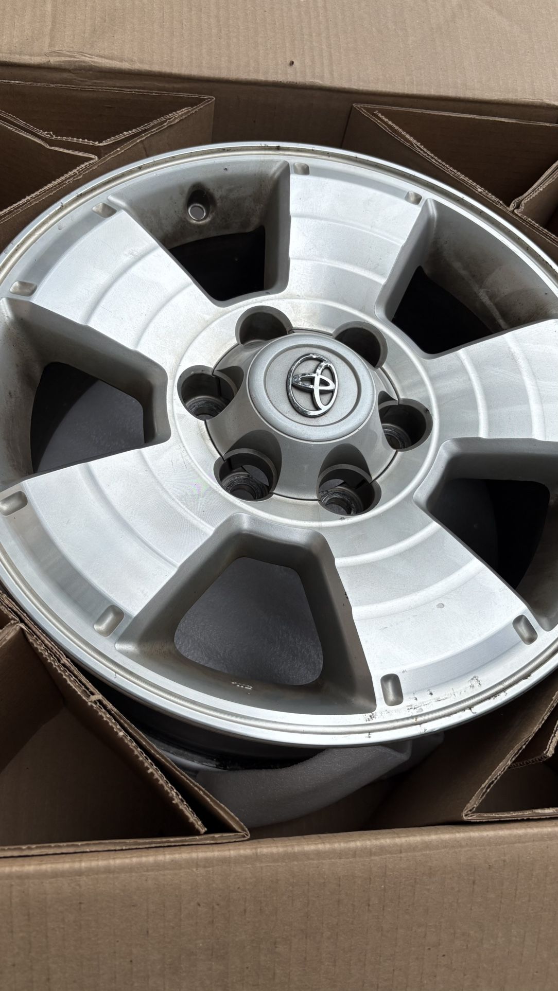 2012 Toyota tacoma wheels 17” good condition