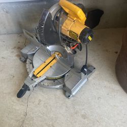 Dewalt Saw 
