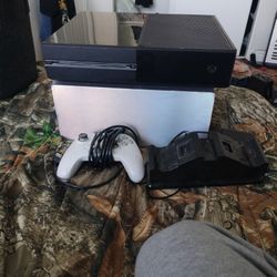 Xbox One Console With Control Charger , And Control 