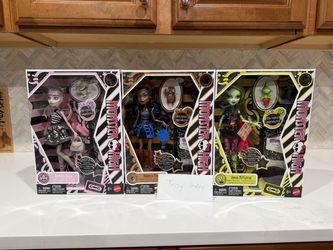 Monster High Creeproduction Wave 4 Fashion Dolls ROCHELLE VENUS ROBECCA
