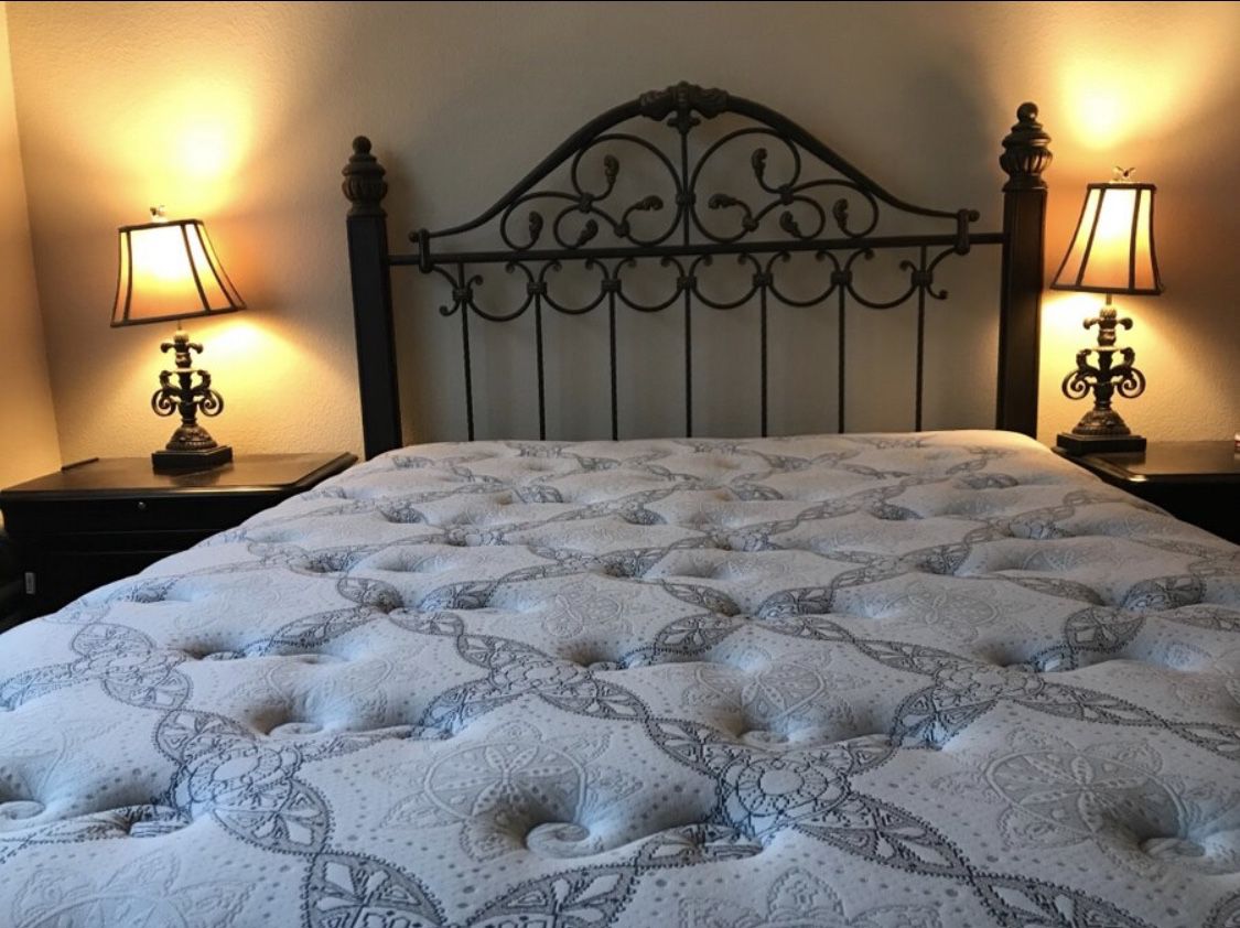 Queen Size Bed( box and mattress)