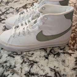 New girls Nikes size 7, nuevos Nikes para mujer tamaño 7