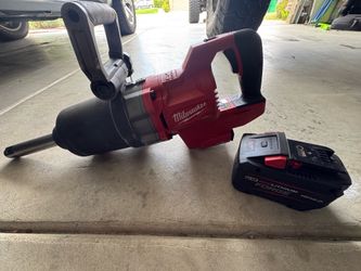 Milwaukee M18 FUEL One-Key Brushless 1 In. D-Handle Extended Anvil High Torque Cordless Impact Wrench Kit with (1) 12.0 Ah Battery