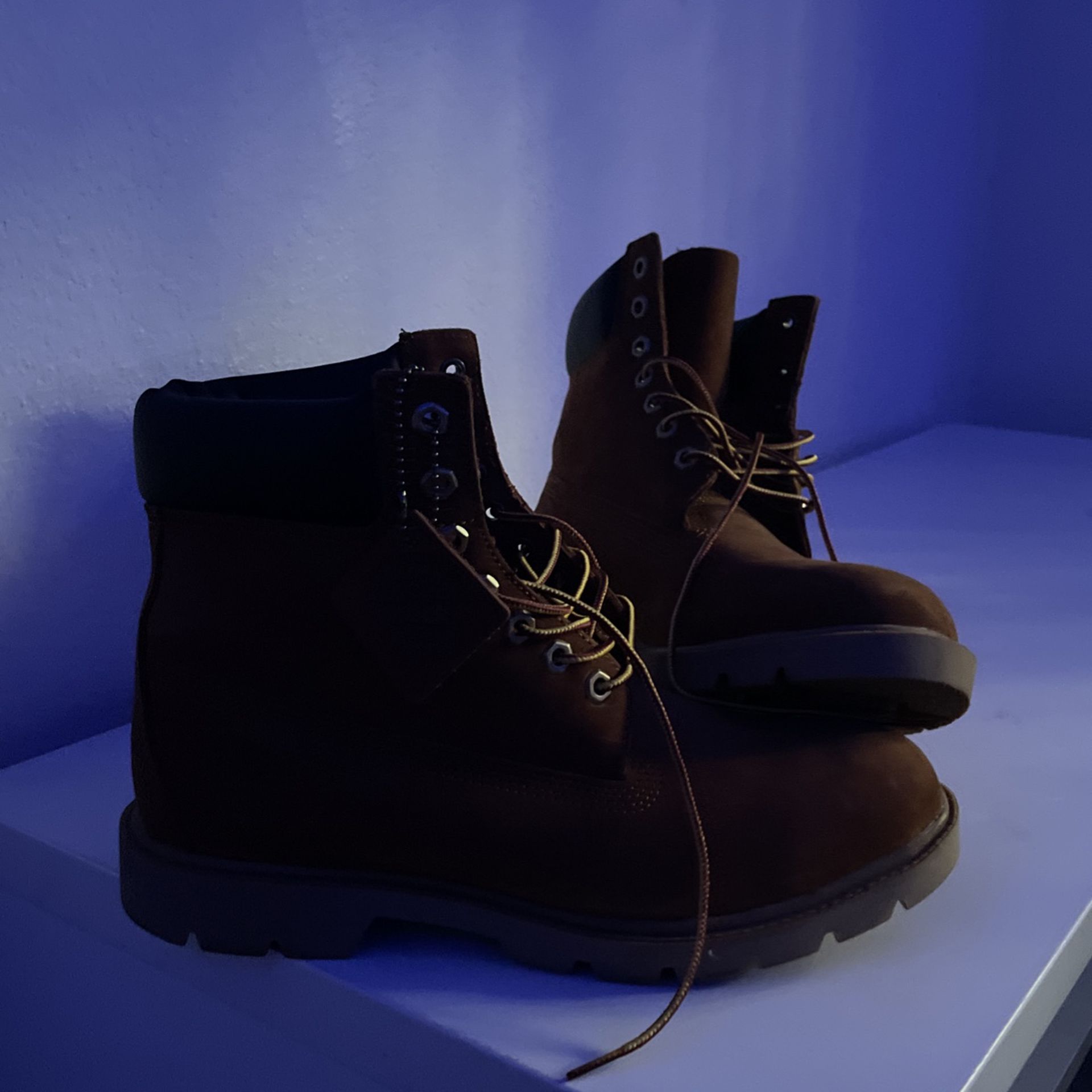 Men’s timberlands boots Size 9M