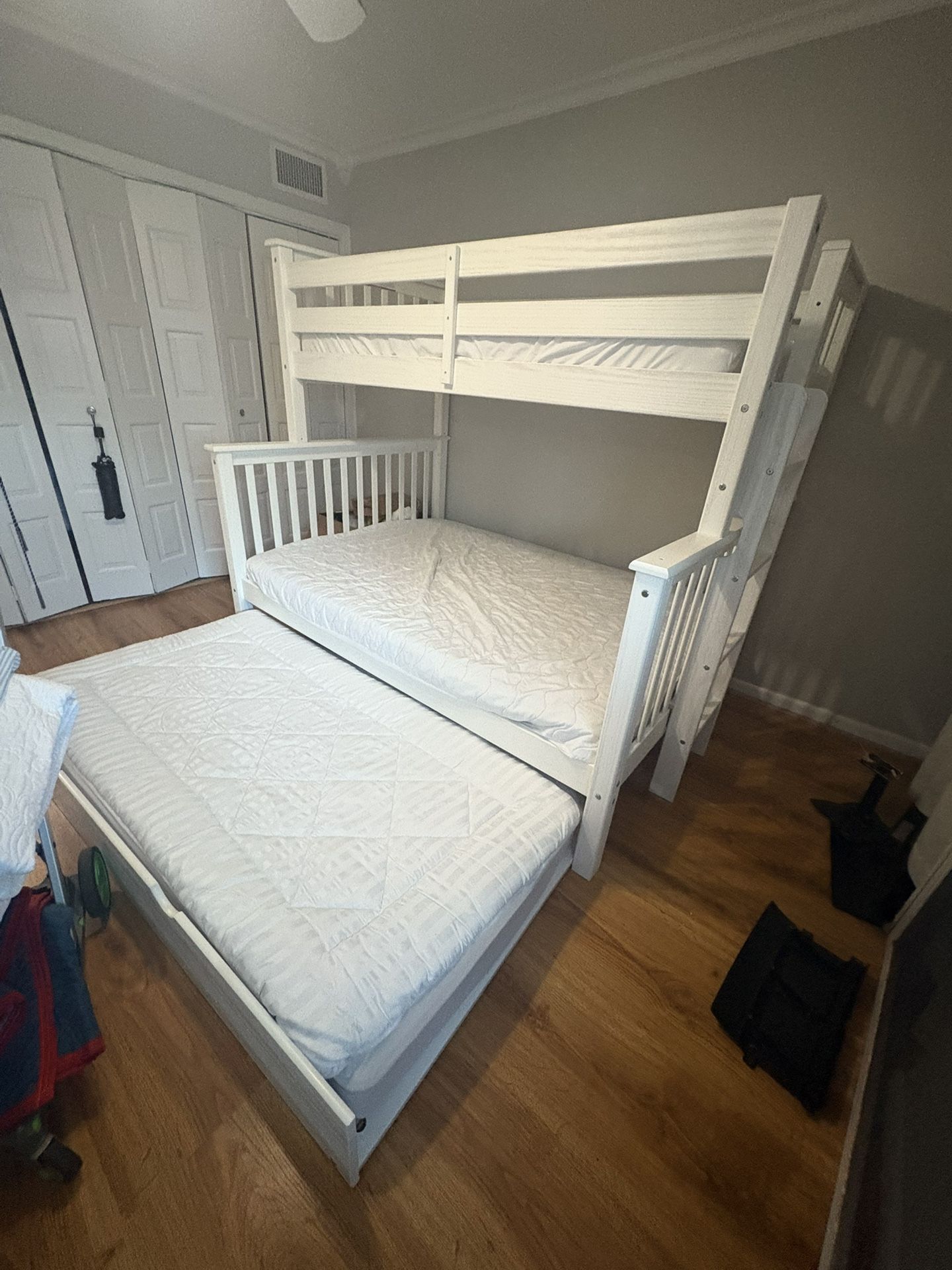 Solid Brazilian Pine Bunk Bed With Trundle
