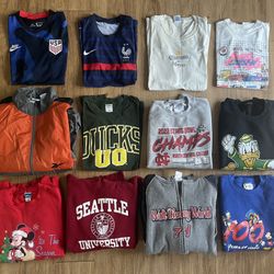 Vintage men’s clothing hoodies, crewnecks, tees ! 
