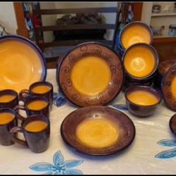 New Ambrosia Raised Scroll Dinnerware Set of 8