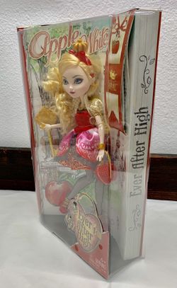 Apple White Thronecoming Doll