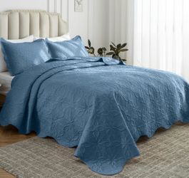 New Queen Size Quilt Set Soft Lightweight Summer Bedspread, Reversible Coverlet Bedding, Bluish Gray