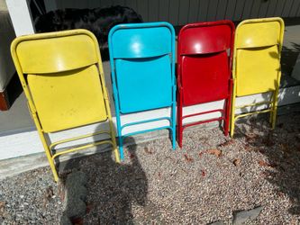 Folding chairs (different colors)