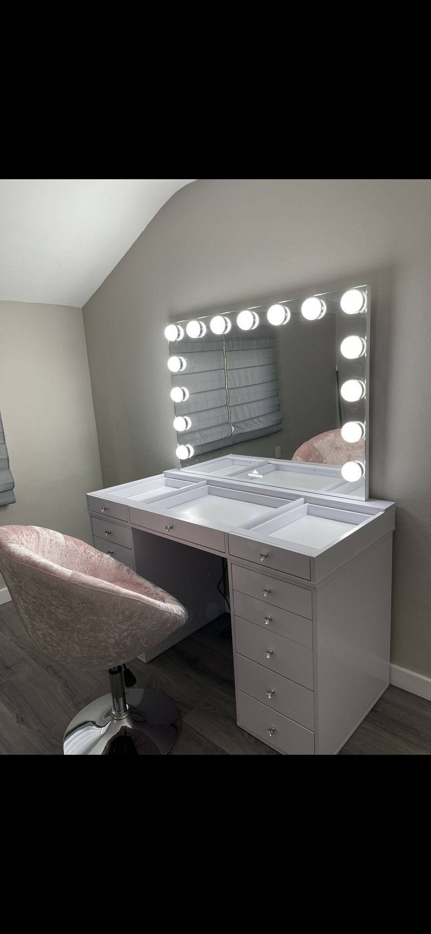 Impressions Makeup Vanity Slaystation