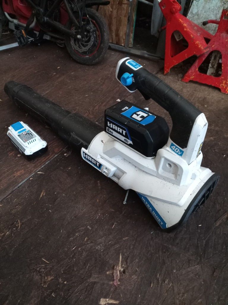 Hart 40v Leaf blower W/ 2 Batteries