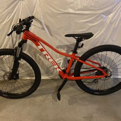 2023 Trek Marlin 5