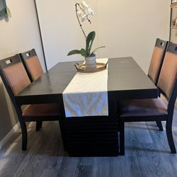 Dining Table and 4 chairs 