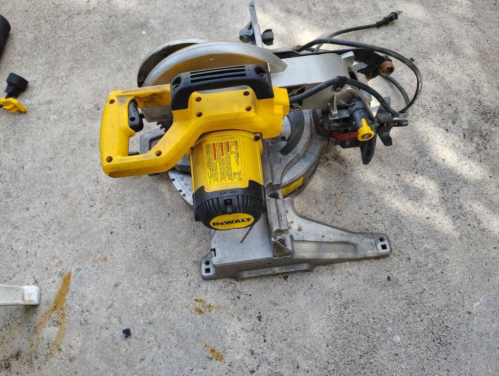 DEWALT CHOP SAW NEVER USED