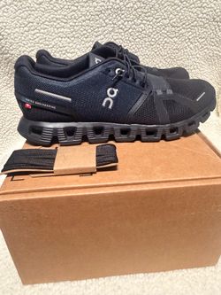 On cloud 6 womens size 8