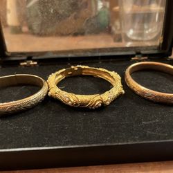 Bracelets 