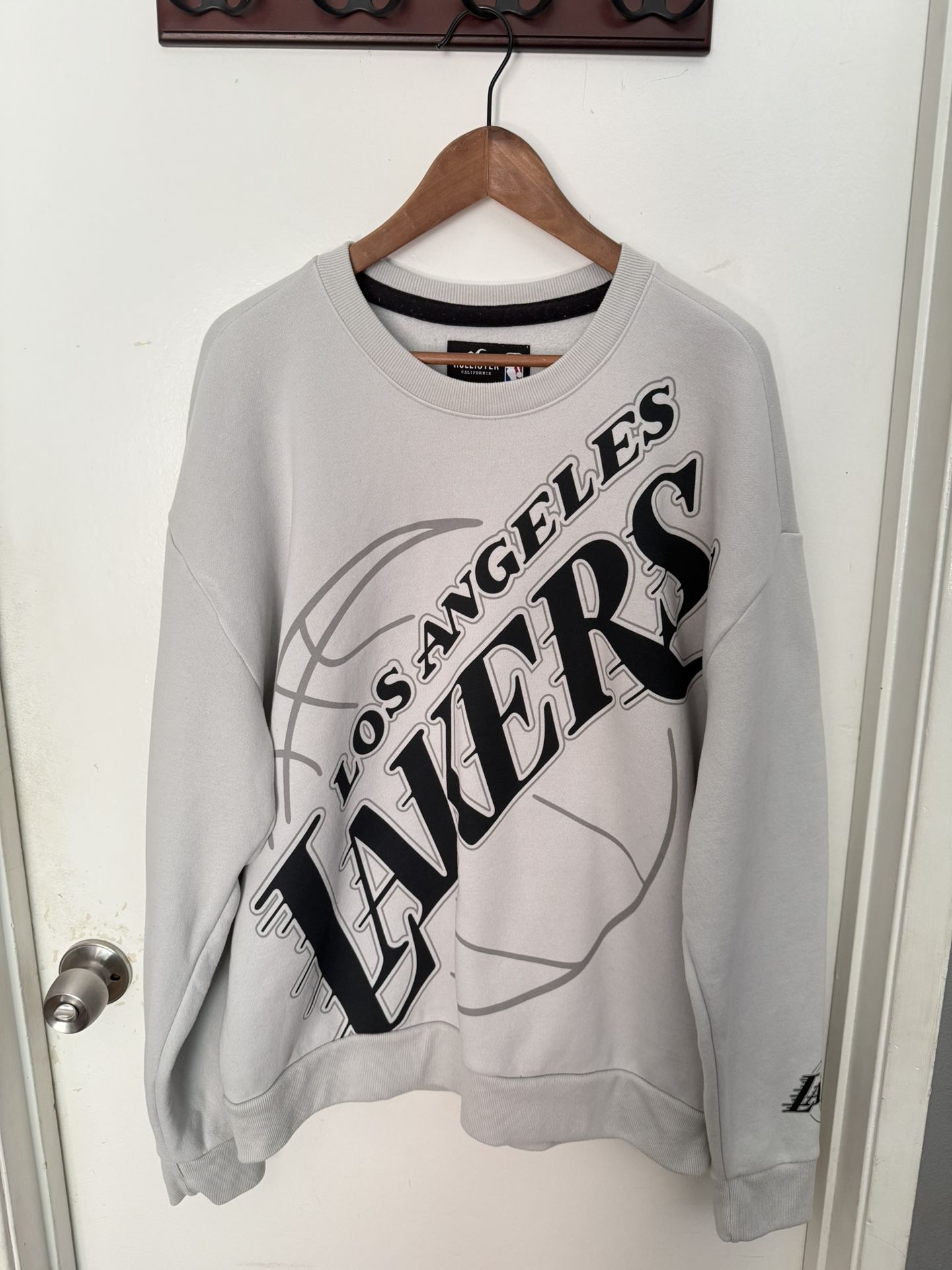 Hollister X NBA Los Angeles Lakers Crewneck Sweatshirt Light Gray Men’s size XL