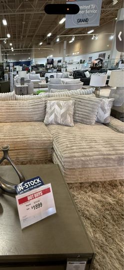 Two couches fur ( NOT BONELESS) w rug