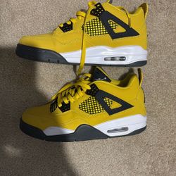 JORDANS 4 Mid lighting 