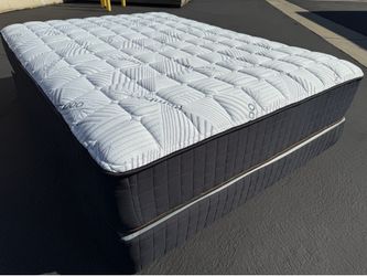 Queen Royal Bamboo Supreme Mattress and Boxspring!