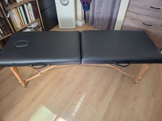 Potable massage table