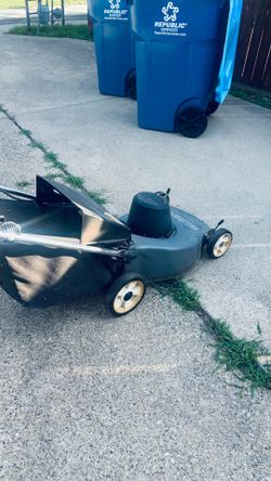Electric lawnmower