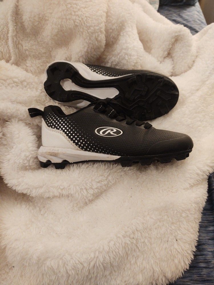 RAWLINGS-YOUTH SIZE 13 CLEATS