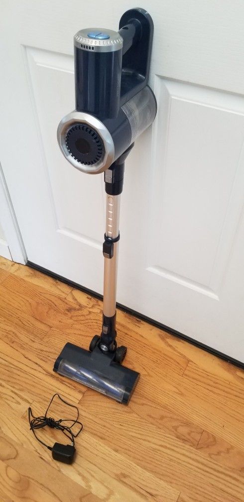 CORDLESD VSCUUM , AMAZING POWER SUCTION , WORKS EXCELLENT , IN THE BOX