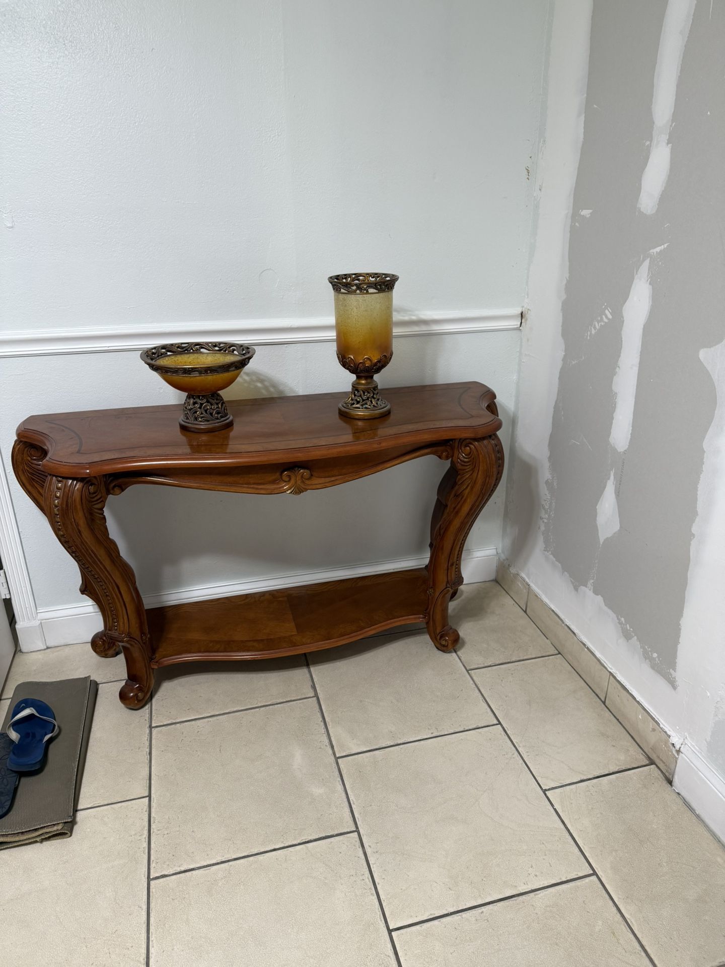 Entry Way Table