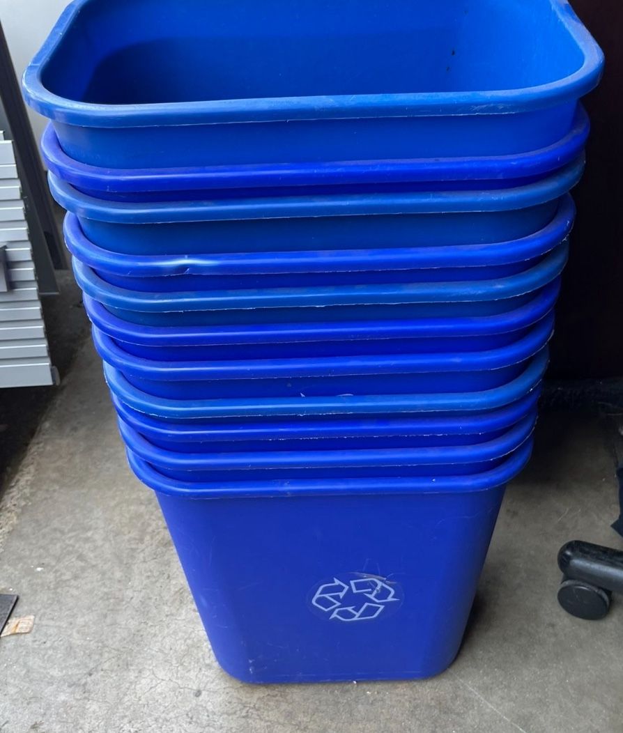 Small Trash can Recycling Bins.