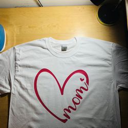 Heart Mom T-shirts Size L
