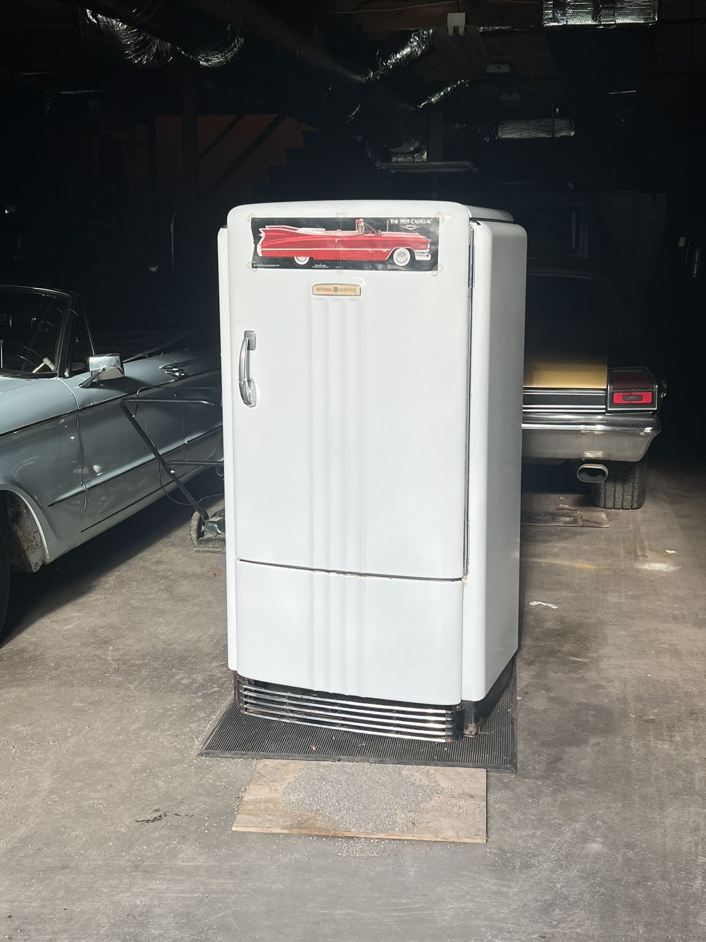 1940s General Electric BEER FRIDGE MAN CAVE GARAGE ICE COLD WORKS