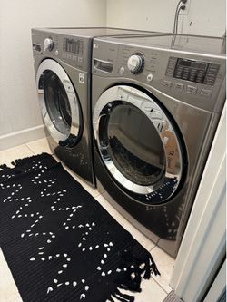 LG stackable washer and gas dryer with stacking kit