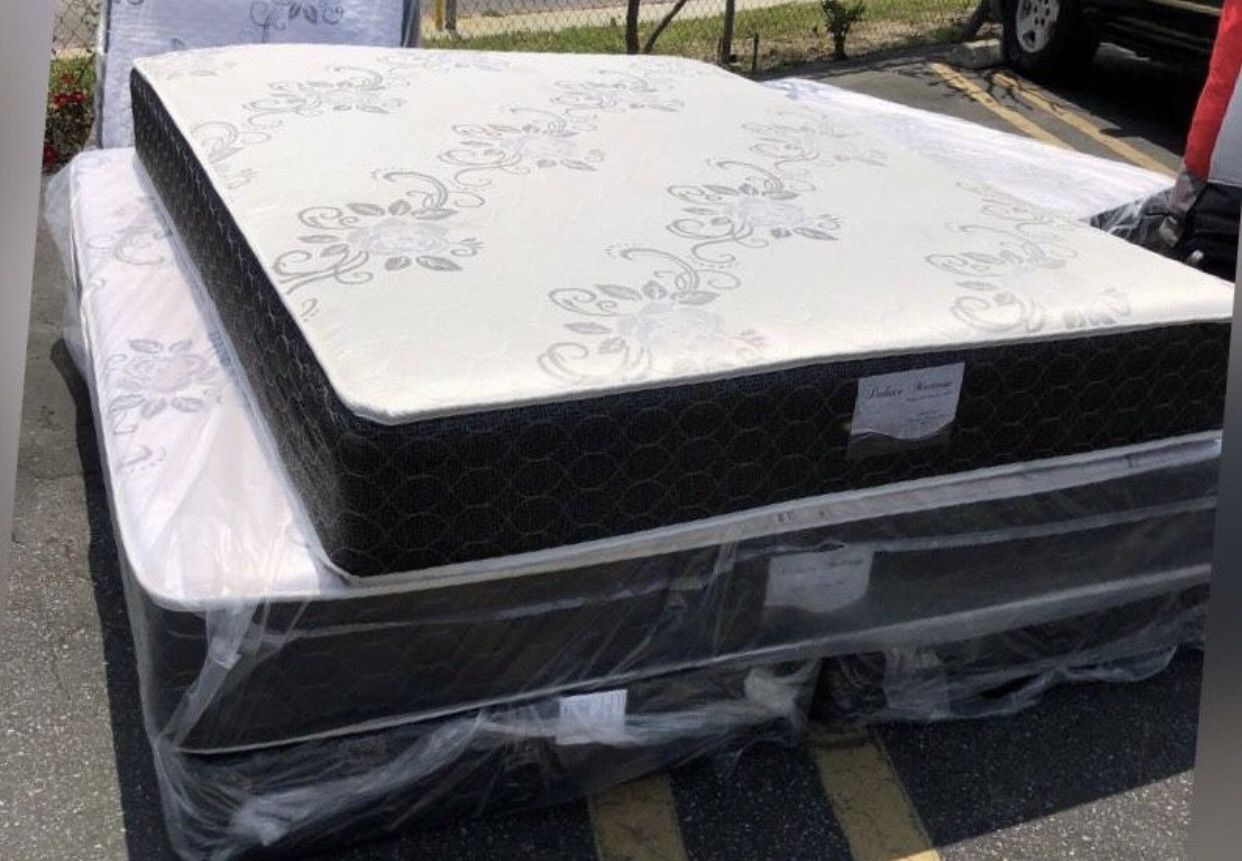 Set Full Size Mattress And Box Spring 
