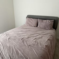 Queen Size Bed 