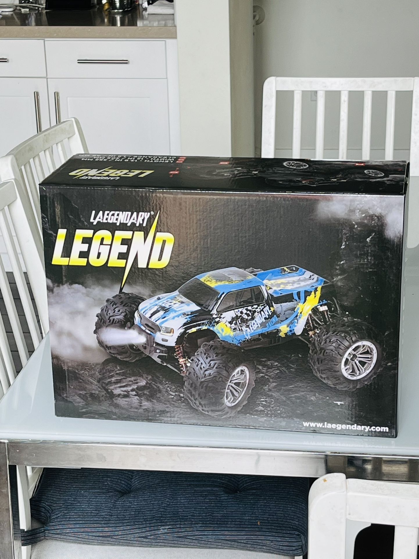 Brand new N SealedΒ Β Extremely Big LAEGENDARY 1:10 Scale 4x4 Off-Road RC Truck - Hobby Grade Brushed Motor Truck