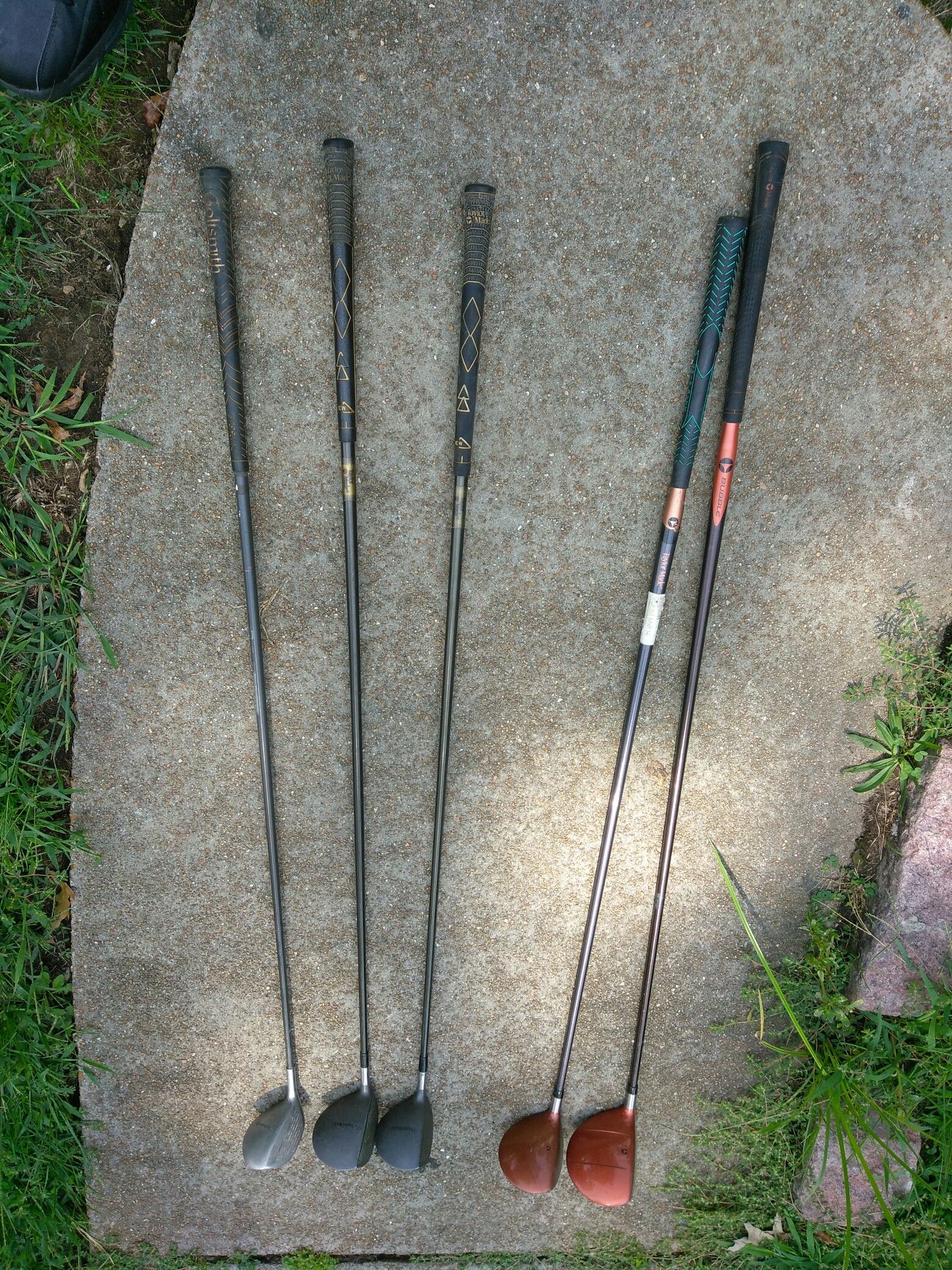 READ DETAILS. TAYLOR MADE GOLF CLUBS