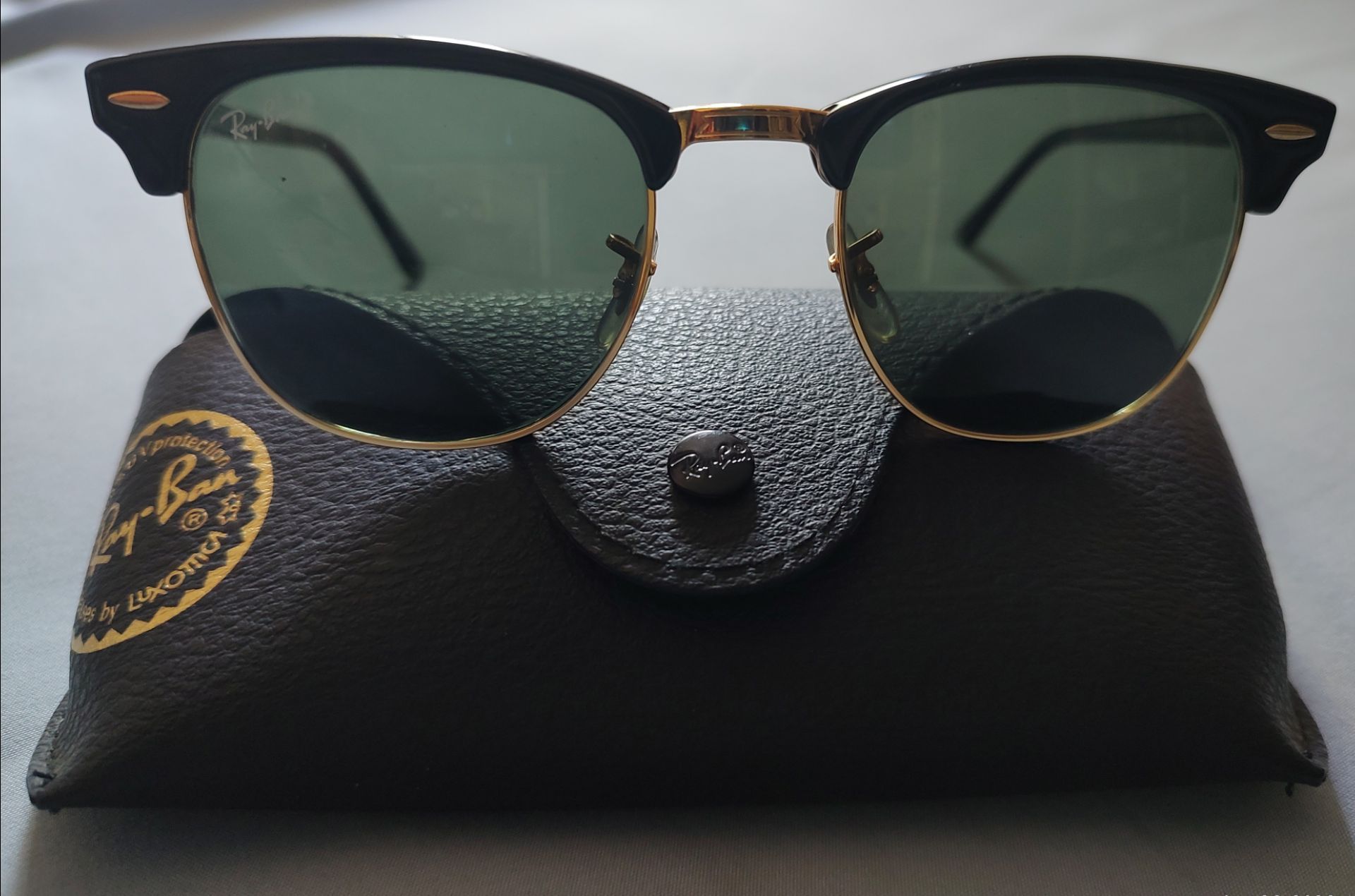 Ray-Ban Clubmaster Classic.