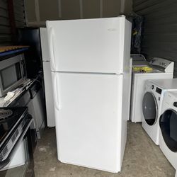Frigidaire Top Freezer Refrigerator Works Great 