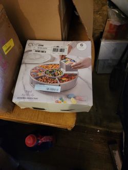 Rotating snack tray