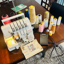 Singer 14U555 2/3/4/5 Thread Overlock Serger and Coverstitch Machine with Differential Feed with Collection of Threads, Foot Pedal & 66 pg Instruction