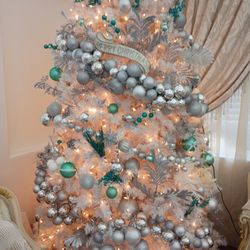 Árbol De Navidad Con Adornos