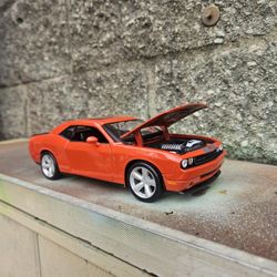 Dodge Challenger SRT-8 2008 1/24 Scale Diecast Model by Maisto premiere dc- Orange 